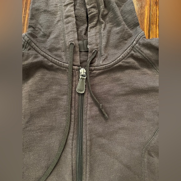 ALO YOGA Grey Zip Up Hoodie Sweatshirt Leather Zipper Pull - Picture 4 of 6